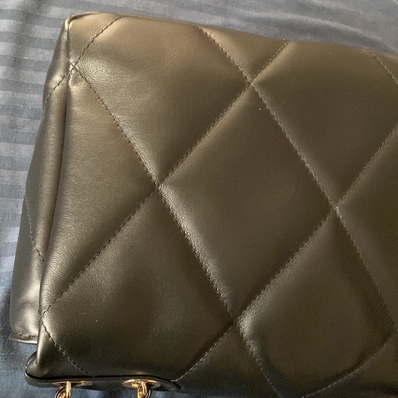 Greek calf quilted leather bag with gold chains - Picture 8 of 11